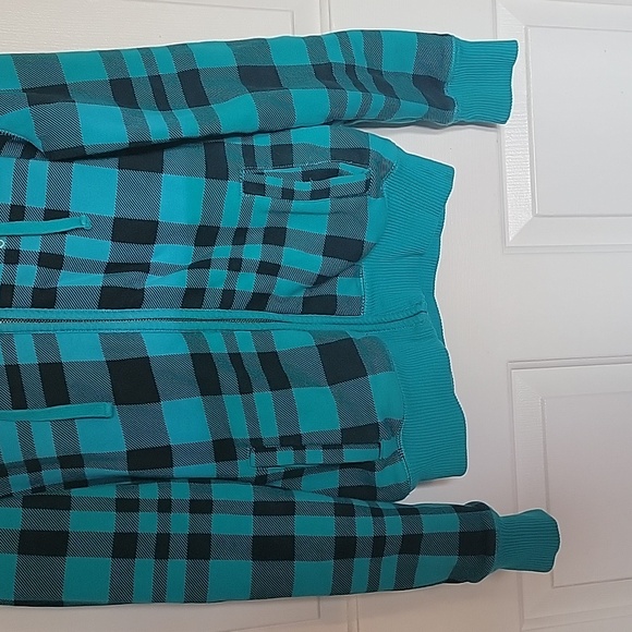 Aeropostale women's medium, long sleeved hooded jacket. Black and teal. - Picture 8 of 9